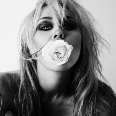 Miley Cyrus - REDLIGHTS